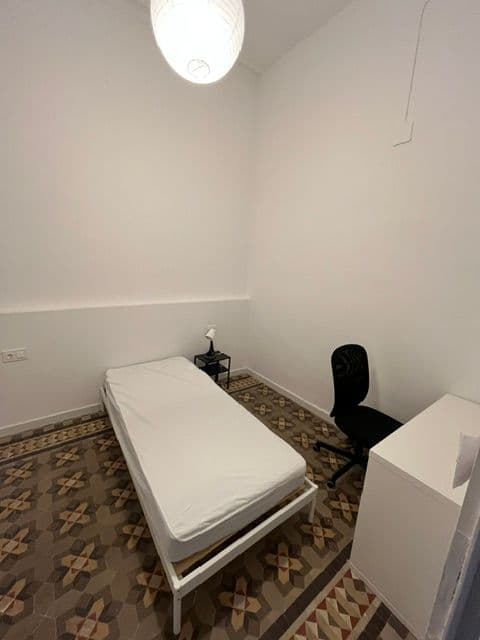 Habitación individual amplia para estrenar