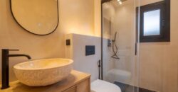 REF: WEB. Vivienda en carrer de panissars 6 a estrenar,estilo casa y tipo ático, única vivienda en edificio, piscina,terraza, jto m -bus-trenes en Barcelona