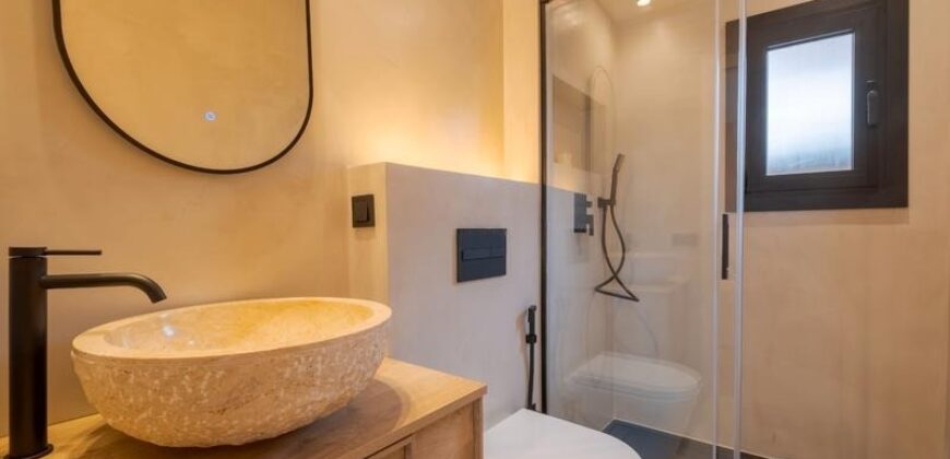 REF: WEB. Vivienda en carrer de panissars 6 a estrenar,estilo casa y tipo ático, única vivienda en edificio, piscina,terraza, jto m -bus-trenes en Barcelona