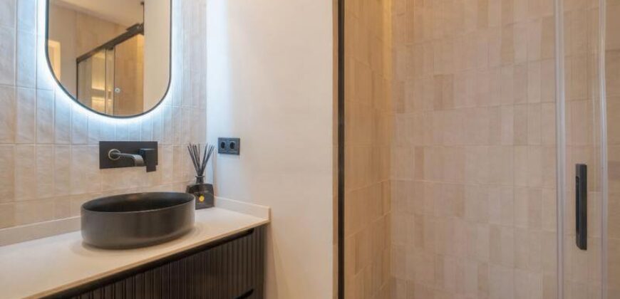 REF: WEB. Vivienda en carrer de panissars 6 a estrenar,estilo casa y tipo ático, única vivienda en edificio, piscina,terraza, jto m -bus-trenes en Barcelona