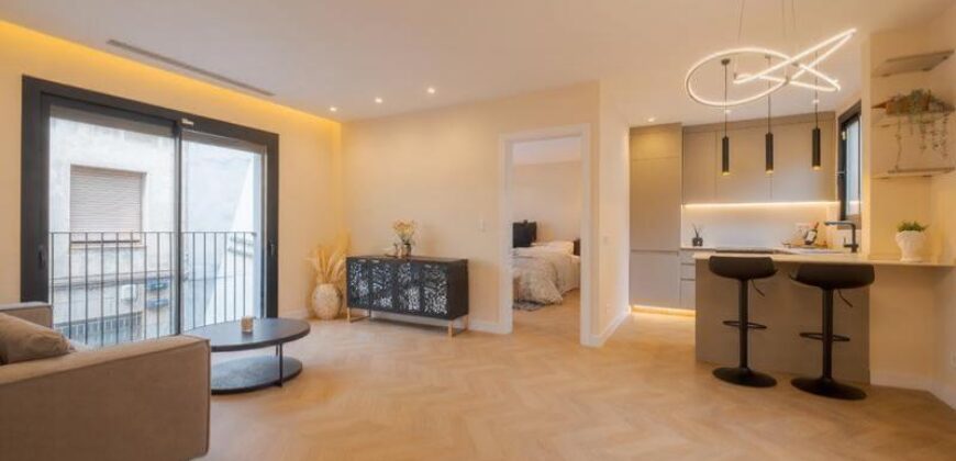 REF: WEB. Vivienda en carrer de panissars 6 a estrenar,estilo casa y tipo ático, única vivienda en edificio, piscina,terraza, jto m -bus-trenes en Barcelona