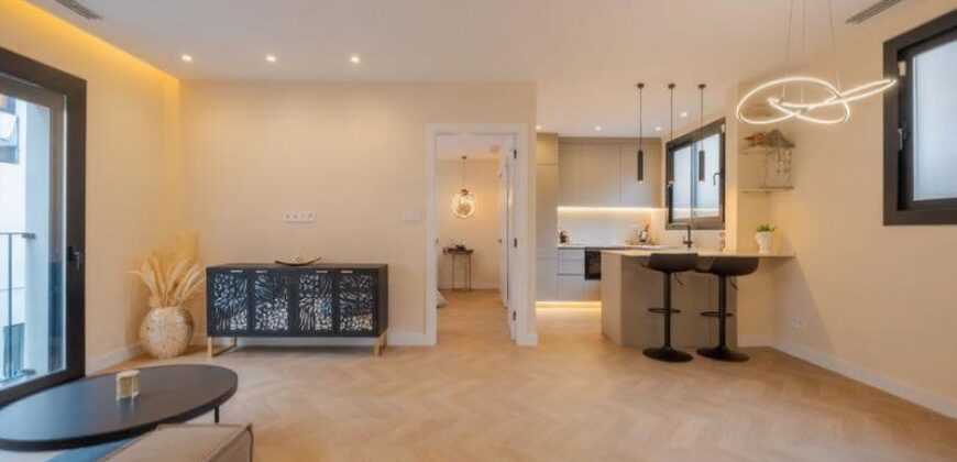 REF: WEB. Vivienda en carrer de panissars 6 a estrenar,estilo casa y tipo ático, única vivienda en edificio, piscina,terraza, jto m -bus-trenes en Barcelona