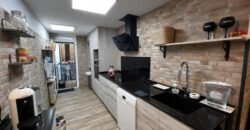 REF: WEB. PISO DE CUATRO HABITACIONES, CON PARKING EN LA FINCA EN MATARÓ