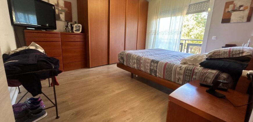 REF: WEB. PISO DE CUATRO HABITACIONES, CON PARKING EN LA FINCA EN MATARÓ