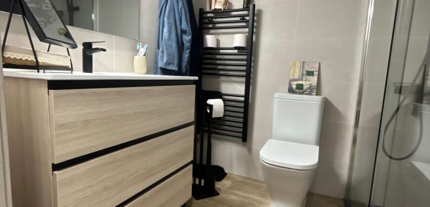 REF: WEB. PISO DE CUATRO HABITACIONES, CON PARKING EN LA FINCA EN MATARÓ