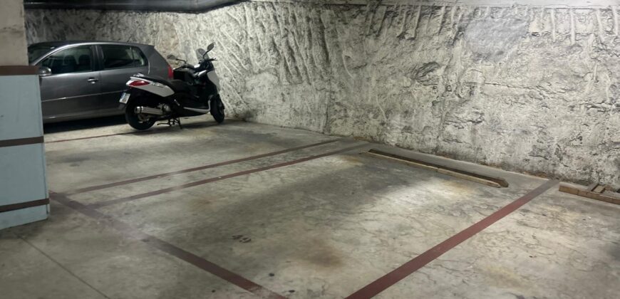 REF: WEB. PISO DE CUATRO HABITACIONES, CON PARKING EN LA FINCA EN MATARÓ